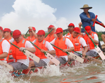 Dragon boat racing 